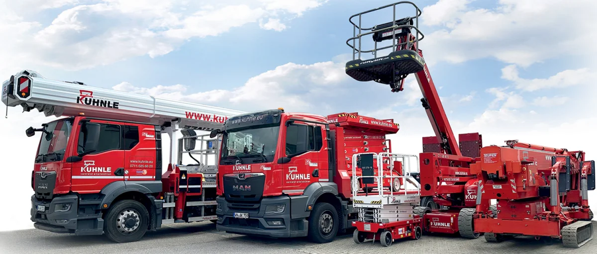 Arbeitsbühnen nebeneinander